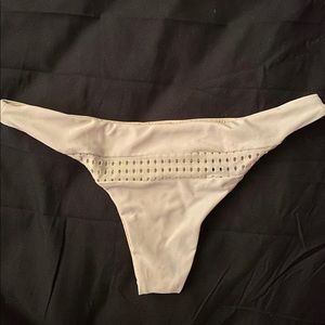 Acacia foam pavils bottom